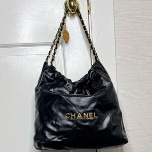 Authentic Chanel 22 Medium Hobo Bag all original paperwork included